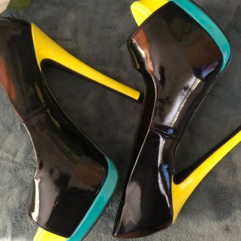 Charlotte Russe Ultra Cool Pumps - Picture 7 of 10